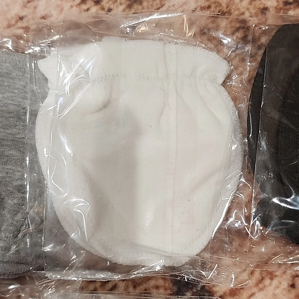 New never used newborn mittens - Picture 5 of 10